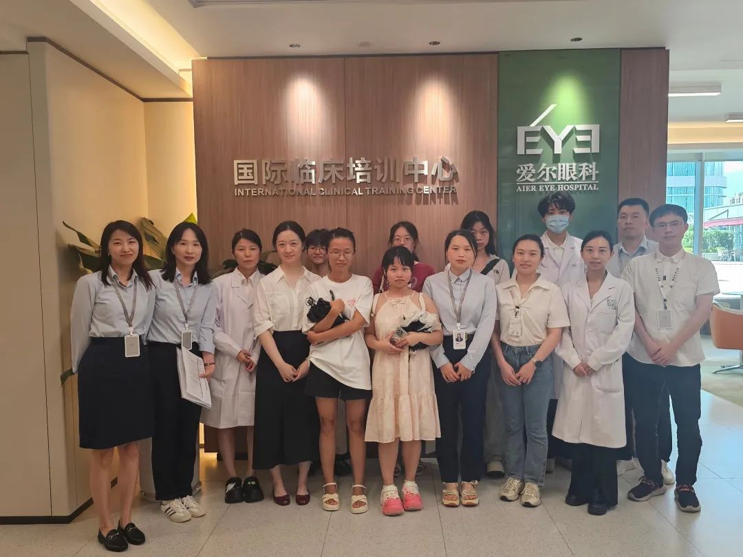 “观镜下，驭刀尖”——校企合作联合培养爱尔学子首期手术技能培训顺利举行
